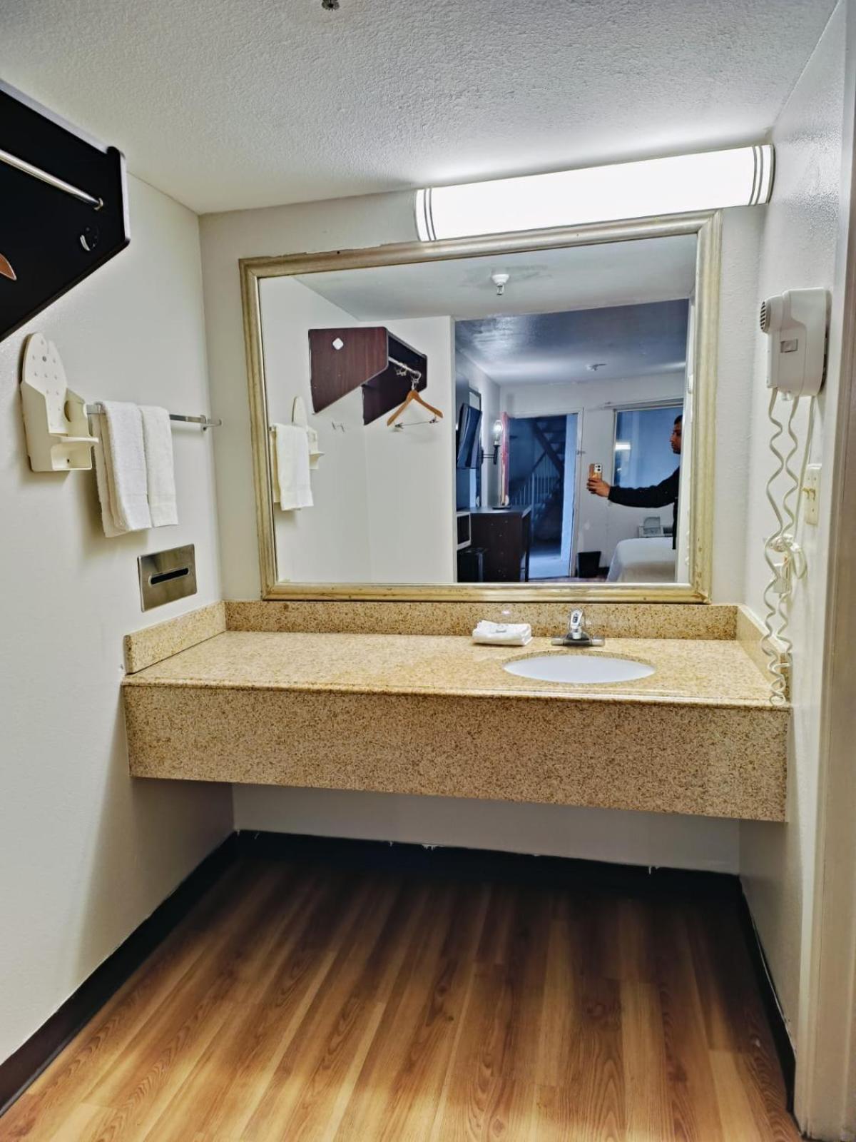 Travelers Inn By Oyo Wichita Falls Εξωτερικό φωτογραφία