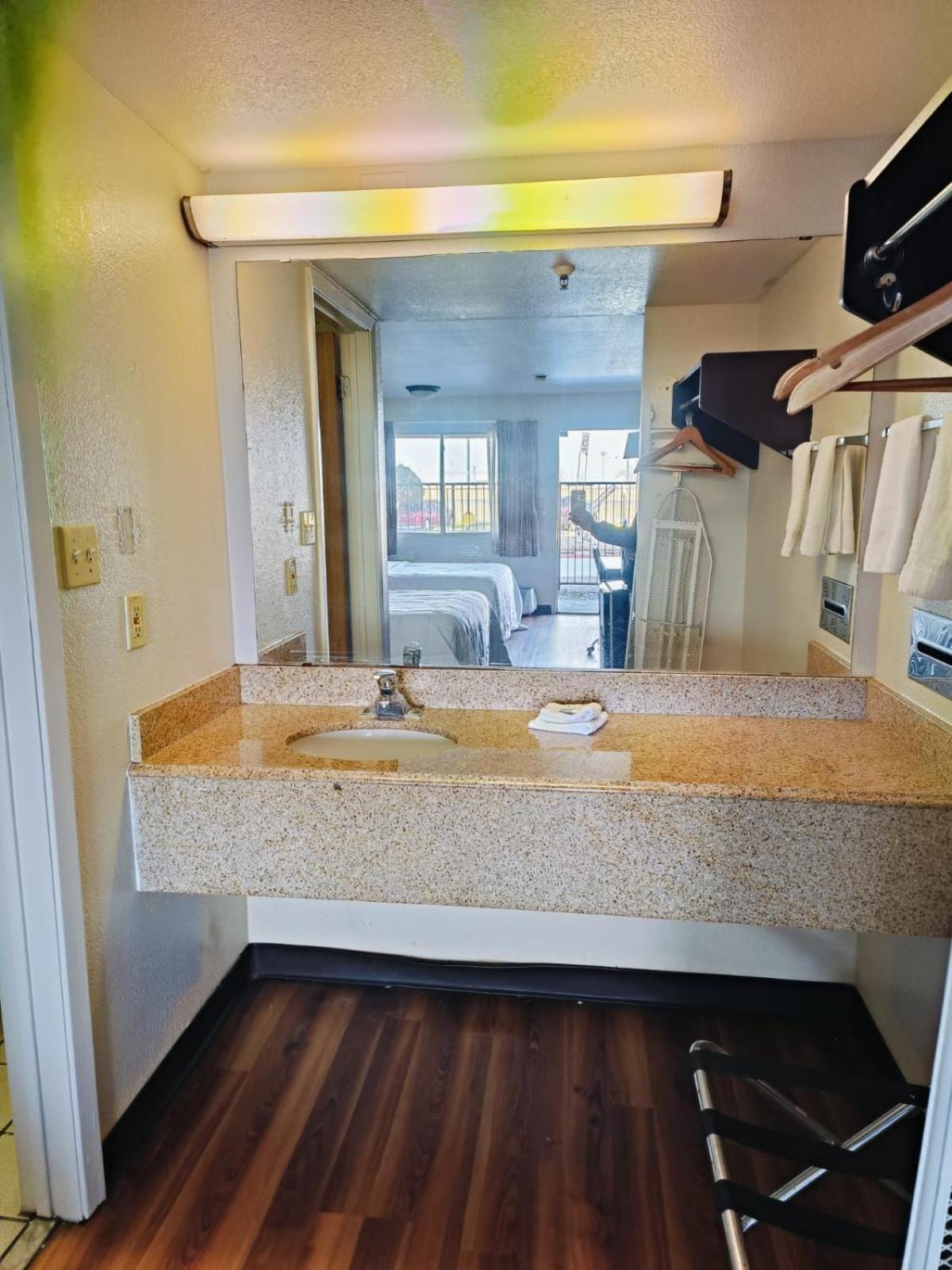 Travelers Inn By Oyo Wichita Falls Εξωτερικό φωτογραφία