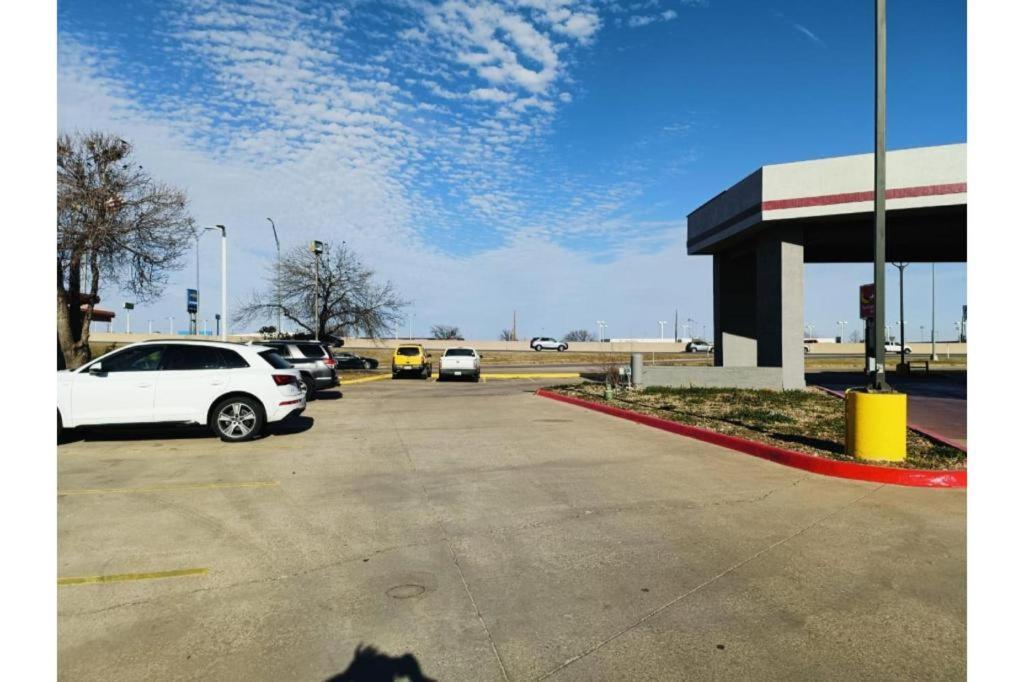 Travelers Inn By Oyo Wichita Falls Εξωτερικό φωτογραφία
