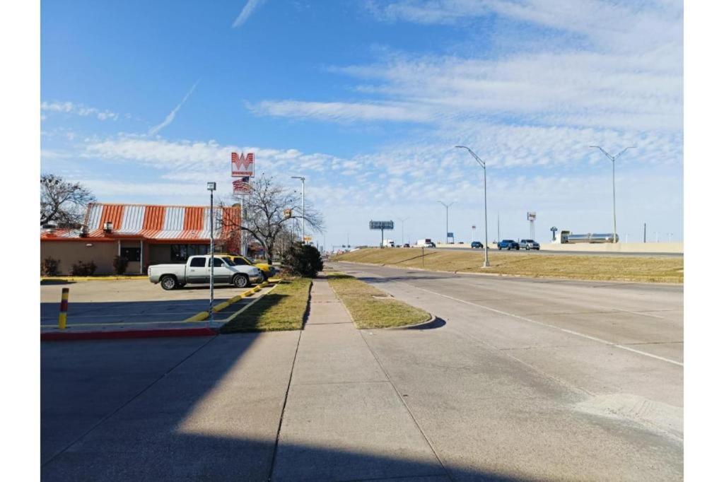 Travelers Inn By Oyo Wichita Falls Εξωτερικό φωτογραφία